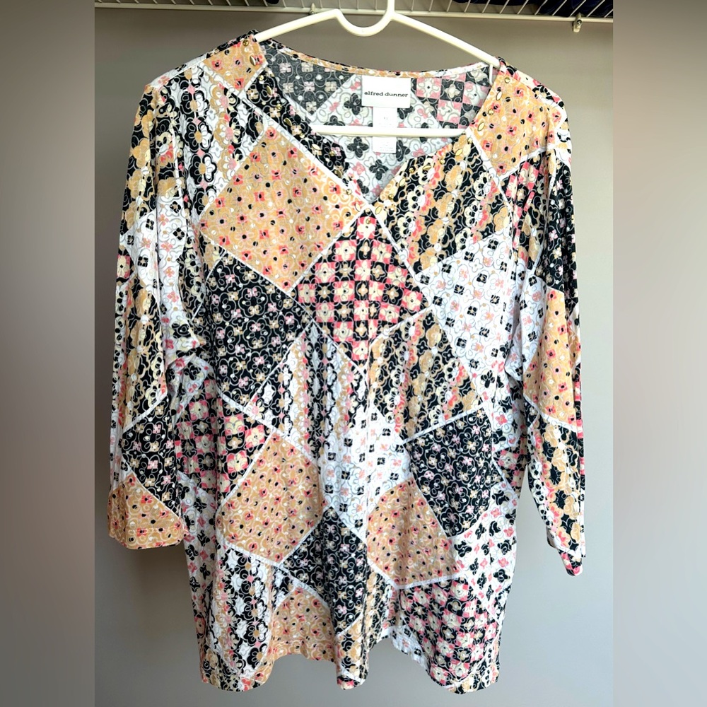 ALFRED DUNNER size XL 3/4 length sleeved, multi colored pattern pull on top.